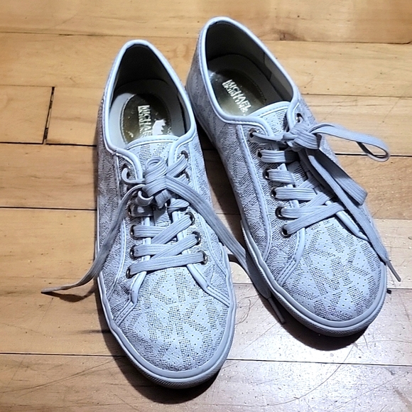 Michael Kors Shoes - 💙Michael Kors Womens Monogram Sneakers